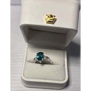 9.19 Cttw Green Nano Emerald and White Moissanite 3-Stone Ring Size 8 Brand New